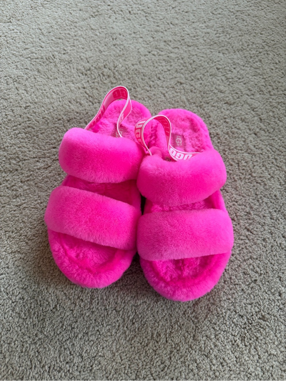UGG Fluffy Sandal/Slipper - Hot Pink
